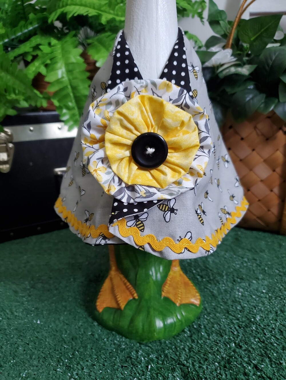 Porch Goose Outfit & Bow Set Bee Print - Picture 2 of 10